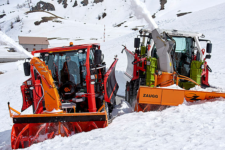 Turbofraise en action dans la neige